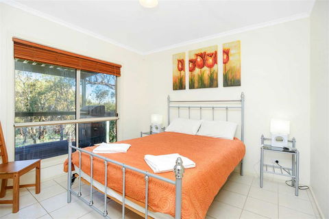 Cabernet Cottage - Accommodation Gladstone 3