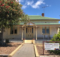 Armadale House - Kingscote - Accommodation Gladstone