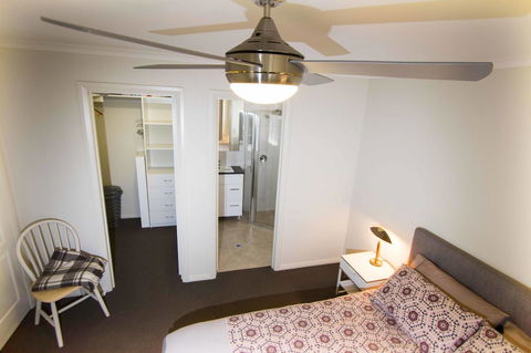 Brock's Base - Accommodation Gladstone 10