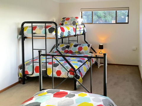 Seacroft - Accommodation Gladstone 17