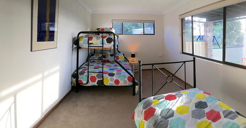 Seacroft - Accommodation Gladstone 16
