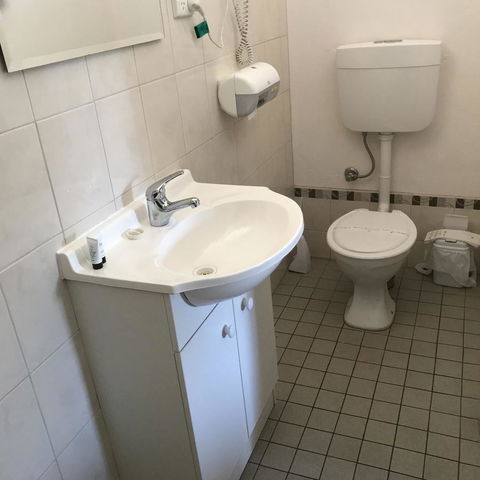 Travelway Motel - Accommodation Gladstone 1