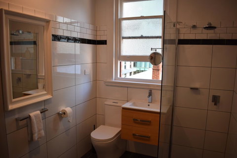 Ambassadors Hotel - Accommodation Gladstone 18