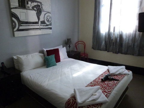 Ambassadors Hotel - Accommodation Gladstone 1