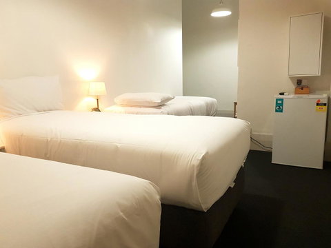 Ambassadors Hotel - Accommodation Gladstone 5