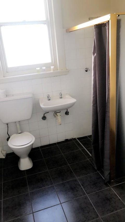 Ambassadors Hotel - Accommodation Gladstone 25