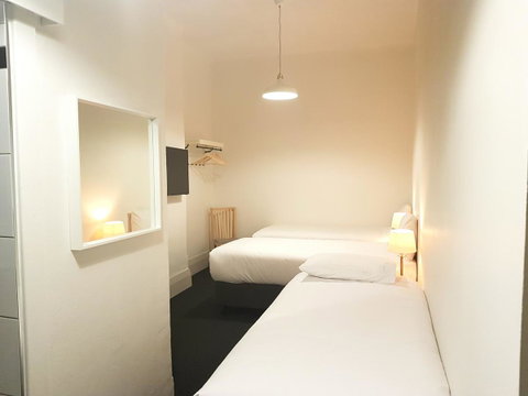 Ambassadors Hotel - Accommodation Gladstone 3