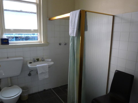 Ambassadors Hotel - Accommodation Gladstone 14