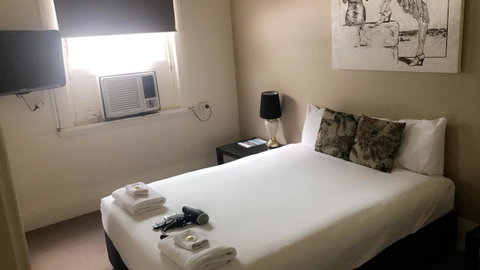 Ambassadors Hotel - Accommodation Gladstone 33