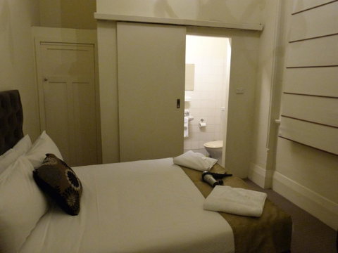 Ambassadors Hotel - Accommodation Gladstone 11