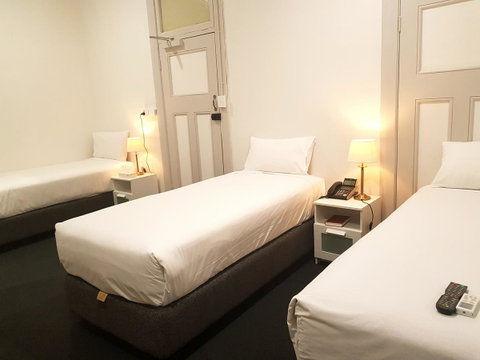 Ambassadors Hotel - Accommodation Gladstone 7