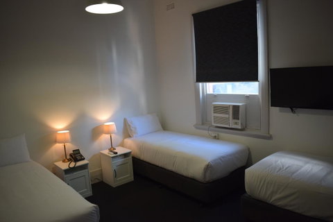 Ambassadors Hotel - Accommodation Gladstone 17