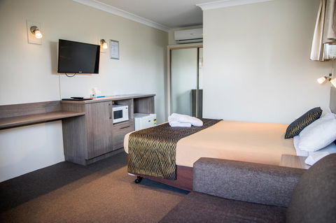 Lilac City Motor Inn & Steakhouse - Accommodation Gladstone 9
