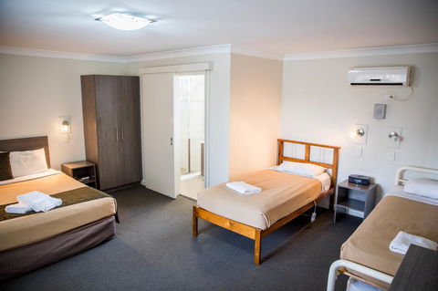 Lilac City Motor Inn & Steakhouse - Accommodation Gladstone 21