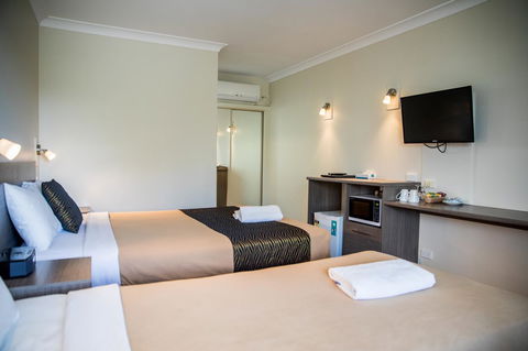 Lilac City Motor Inn & Steakhouse - Accommodation Gladstone 5