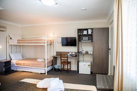 Lilac City Motor Inn & Steakhouse - Accommodation Gladstone 3