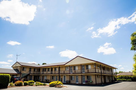 Lilac City Motor Inn & Steakhouse - Accommodation Gladstone 0