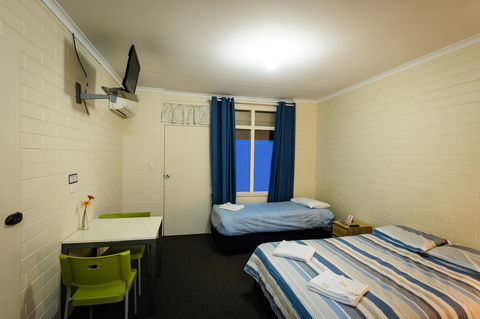 The Anglers Inn - Accommodation Gladstone 9