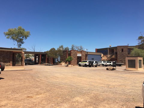 Desert Cave Hotel - Accommodation Gladstone 36