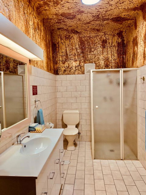 Desert Cave Hotel - Accommodation Gladstone 6