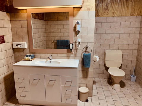 Desert Cave Hotel - Accommodation Gladstone 9
