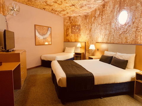 Desert Cave Hotel - Accommodation Gladstone 23