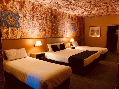 Desert Cave Hotel - Accommodation Gladstone 29