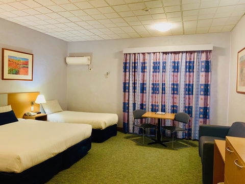 Desert Cave Hotel - Accommodation Gladstone 26