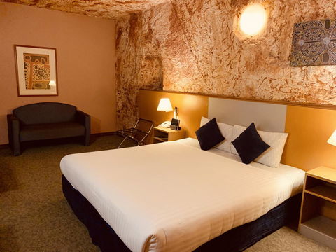 Desert Cave Hotel - Accommodation Gladstone 3