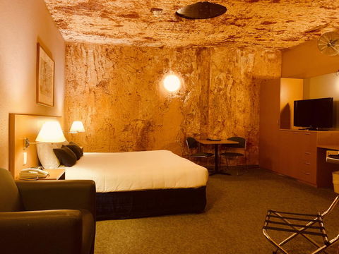Desert Cave Hotel - Accommodation Gladstone 18
