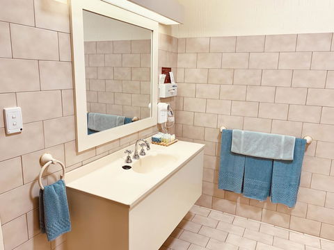 Desert Cave Hotel - Accommodation Gladstone 21