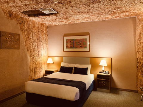 Desert Cave Hotel - Accommodation Gladstone 12