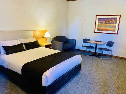 Desert Cave Hotel - Accommodation Gladstone 19