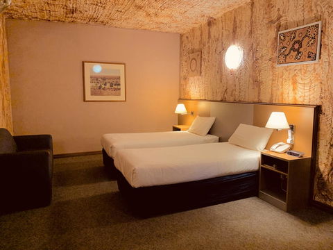 Desert Cave Hotel - Accommodation Gladstone 7
