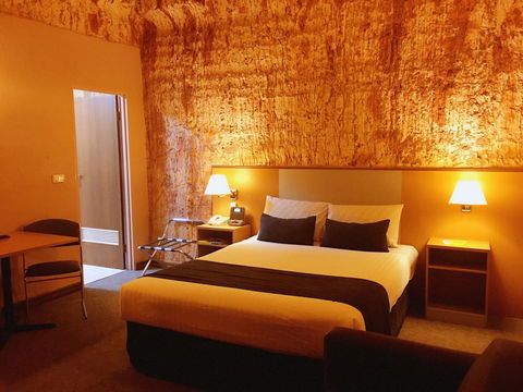 Desert Cave Hotel - Accommodation Gladstone 40