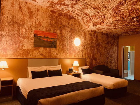 Desert Cave Hotel - Accommodation Gladstone 25