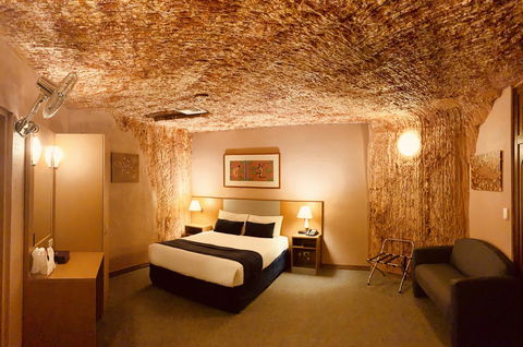 Desert Cave Hotel - Accommodation Gladstone 11