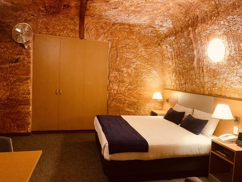 Desert Cave Hotel - Accommodation Gladstone 14