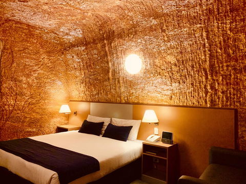 Desert Cave Hotel - Accommodation Gladstone 13