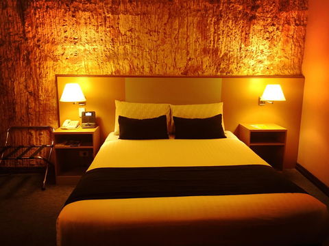 Desert Cave Hotel - Accommodation Gladstone 38