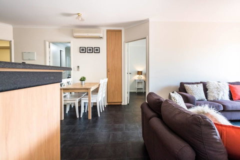 Executive 3 Bedroom Apartment + Internet + Parking - Accommodation Gladstone 19