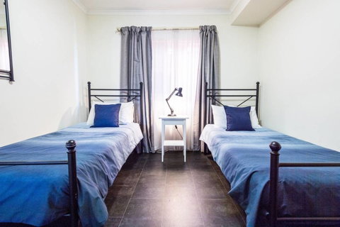 Executive 3 Bedroom Apartment + Internet + Parking - Accommodation Gladstone 8