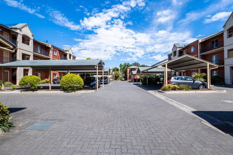 Executive 3 Bedroom Apartment + Internet + Parking - Accommodation Gladstone 35