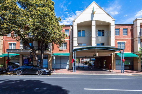 Executive 3 Bedroom Apartment + Internet + Parking - Accommodation Gladstone 23