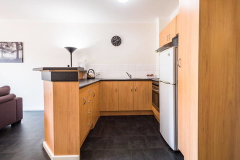 Executive 3 Bedroom Apartment + Internet + Parking - Accommodation Gladstone 5