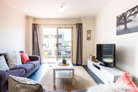 Executive 3 Bedroom Apartment + Internet + Parking - Accommodation Gladstone 2