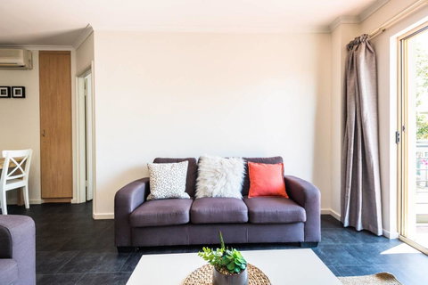 Executive 3 Bedroom Apartment + Internet + Parking - Accommodation Gladstone 20