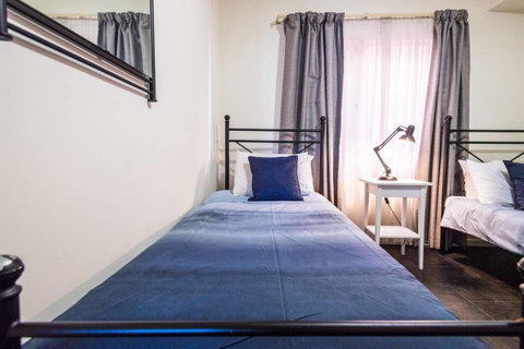 Executive 3 Bedroom Apartment + Internet + Parking - Accommodation Gladstone 22