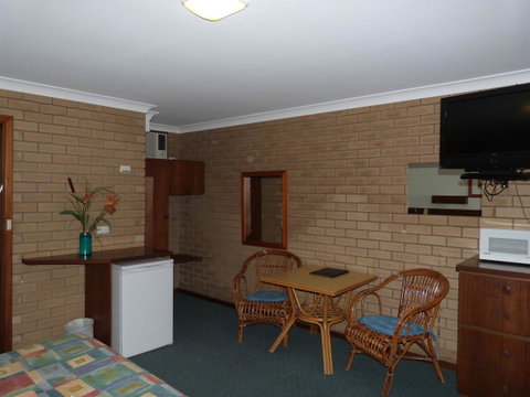 Wintersun Motel - Accommodation Gladstone 3