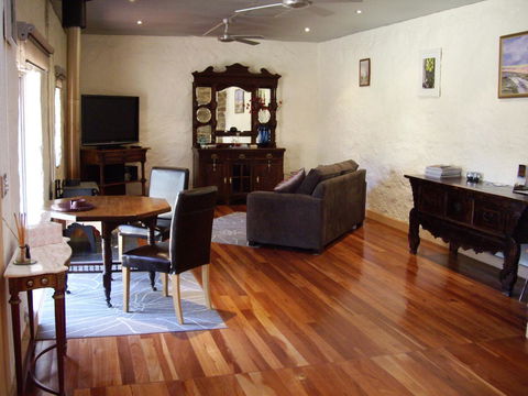 1860 Wine Country Cottages - Accommodation Gladstone 16